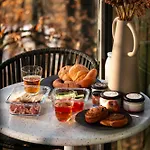 Artam Luxury Reggelivel Parád